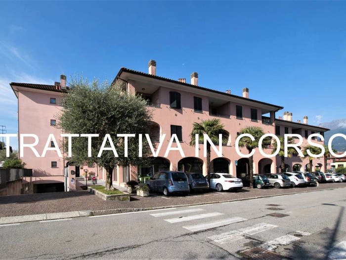 Appartamento trilocale in vendita in Via Mazzini, Colico Piano, Colico