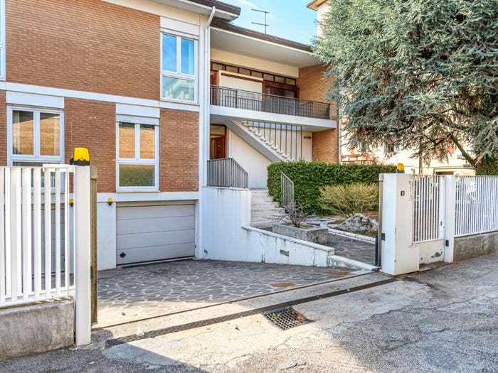 Casa con 6 locali in vendita in Viale Venezia, Centro, Bassano del Grappa