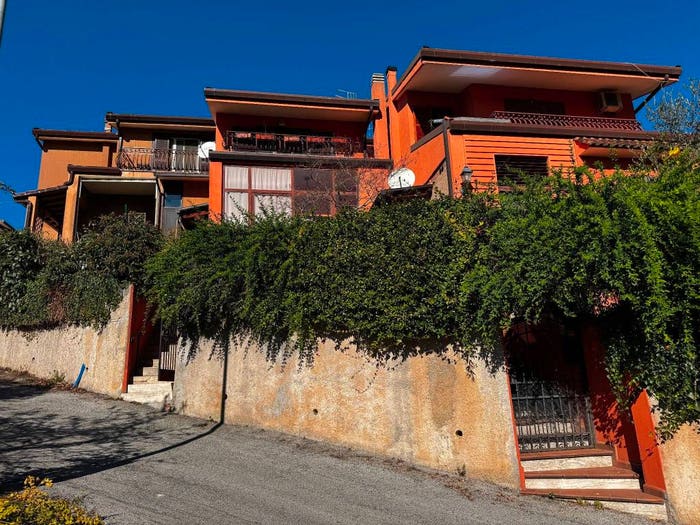 Casa con 6 locali in vendita in Via Colleprata, Centro, Alatri