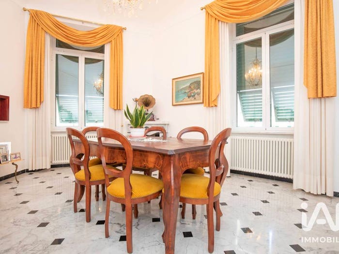 Appartamento con 6 locali in vendita in Via Colombo, San Vincenzo, Genova