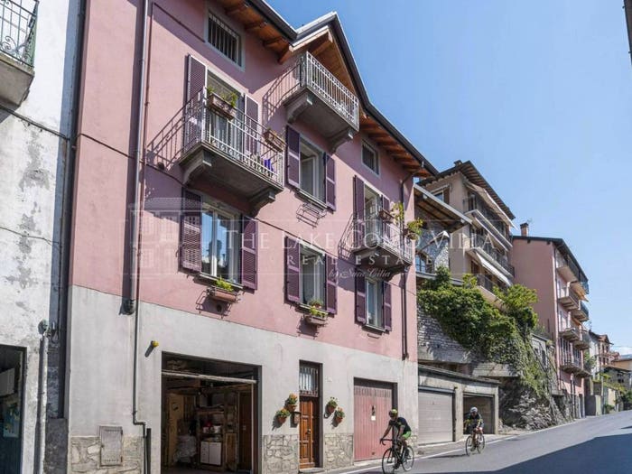 Casa con 6 locali in vendita in Via Statale, Colonno