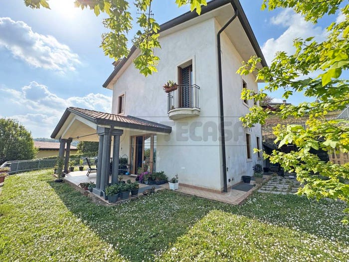 Casa con 6 locali in vendita in Via Pianacattiva di Mezzo, Centro, Trissino
