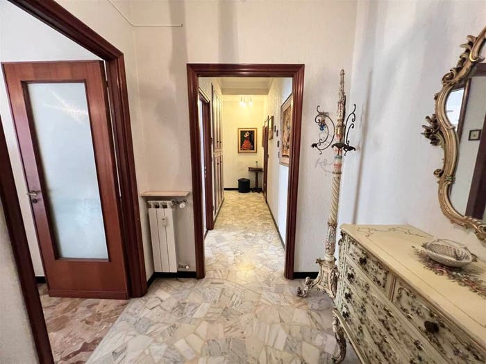 Appartamento con 6 locali in vendita in VIA ORTIGARA, Rivarolo, Genova