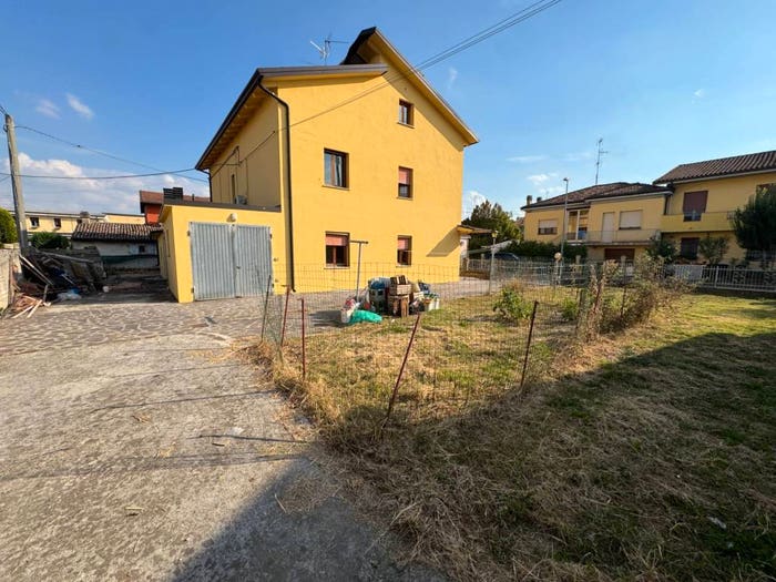 Appartamento con 5 locali in vendita in Via Giovanni Battista Vicini, Centro, Finale Emilia