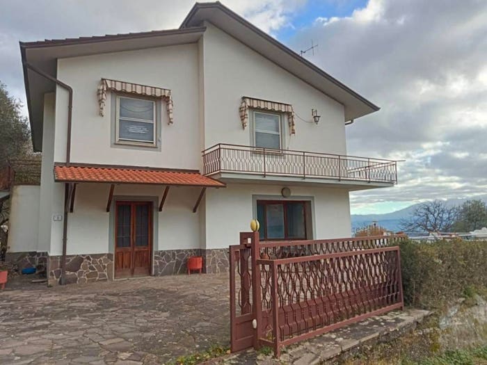 Casa con 6 locali in vendita in Via Cospedo, Montale, Podenzana