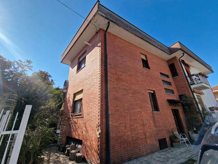 Appartamento con 6 locali in vendita in Via Edmondo De Amicis, Centro, Bra