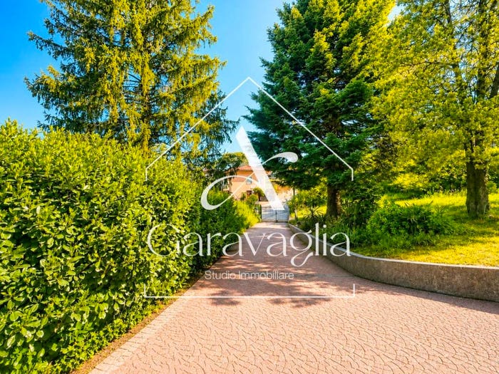 Casa con 6 locali in vendita in Daverio