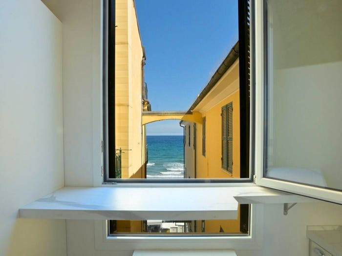 Appartamento quadrilocale in vendita in Via Cristoforo Colombo, Centro, Alassio