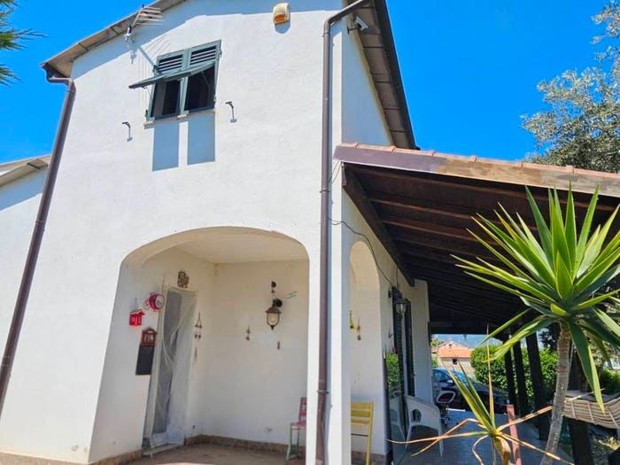 Casa con 6 locali in vendita in Strada regione poggi, Albenga