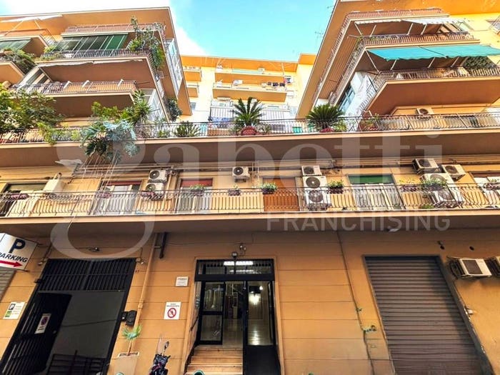Appartamento con 5 locali in vendita in Via Carlo Pisacane, Tribunali, Napoli