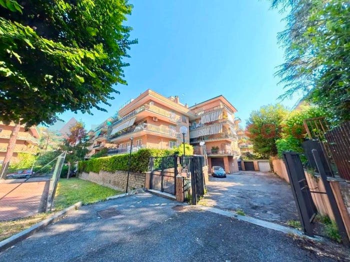Appartamento con 5 locali in vendita in Via Suvereto, Nuovo Salario, Roma