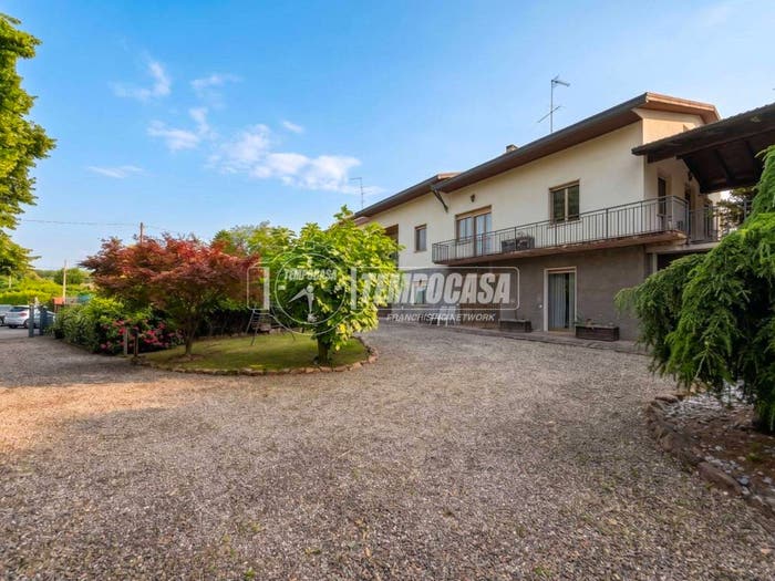 Casa con 6 locali in vendita in Via San Francesco, Centro, Binago