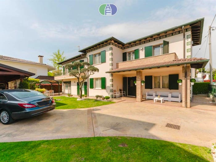Casa con 6 locali in vendita in Via Della Cerva, Centro, Noale