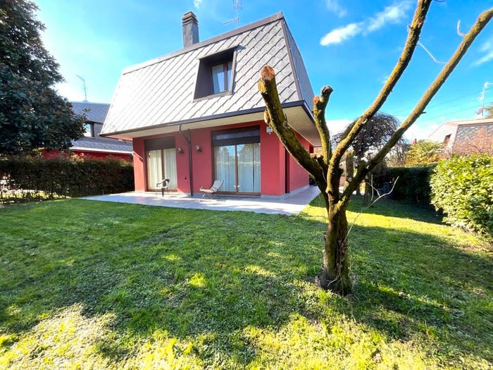 Casa con 5 locali in vendita in Viale Luigi Einaudi, Centro, Arese