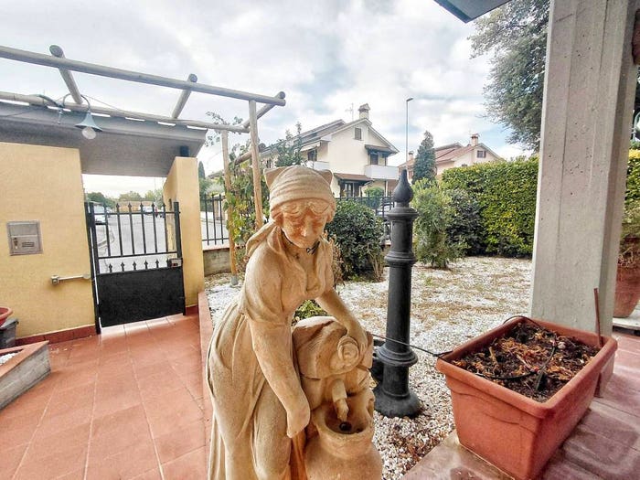 Casa con 6 locali in vendita in Via Giovanni Pascoli, Centro, Poggio a Caiano
