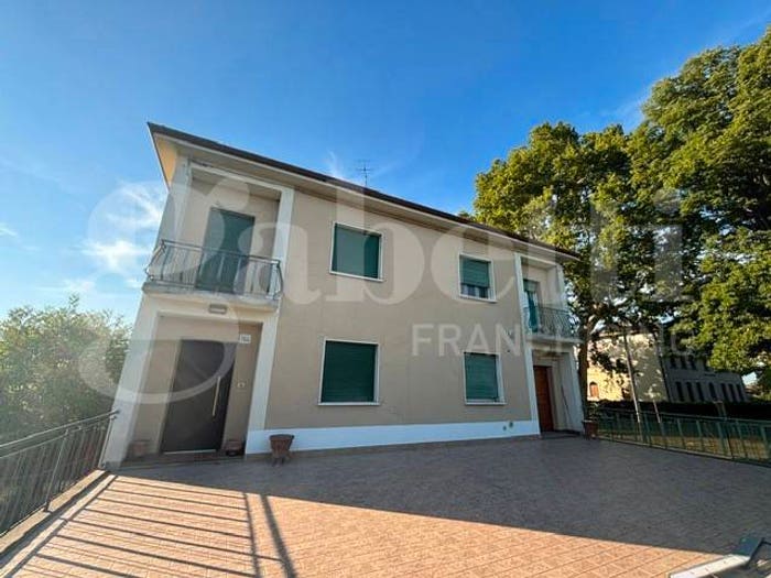 Casa quadrilocale in vendita in VIA SANT'ANTONIO, Sant'antonio, Medicina