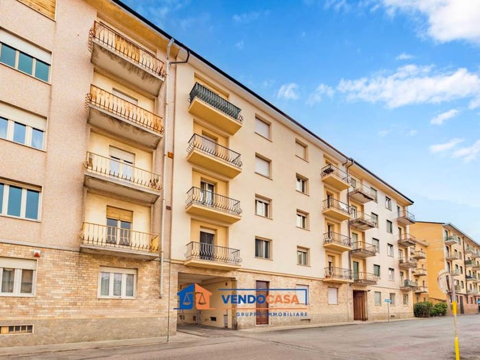 Appartamento quadrilocale in vendita in Via Enrico Cravero, Centro, Pinerolo