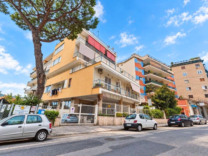 Appartamento con 5 locali in vendita in Via Michelangelo da Caravaggio, Fuorigrotta, Napoli
