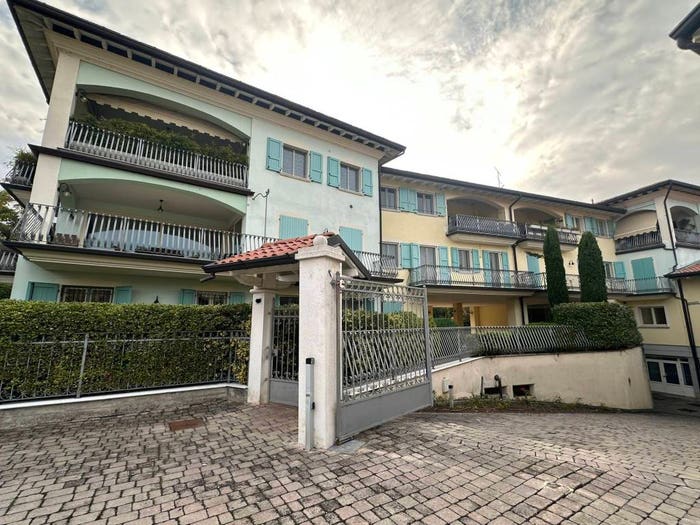 Casa quadrilocale in vendita in Viale Giuseppe Motta, Desenzano Centro, Desenzano del Garda