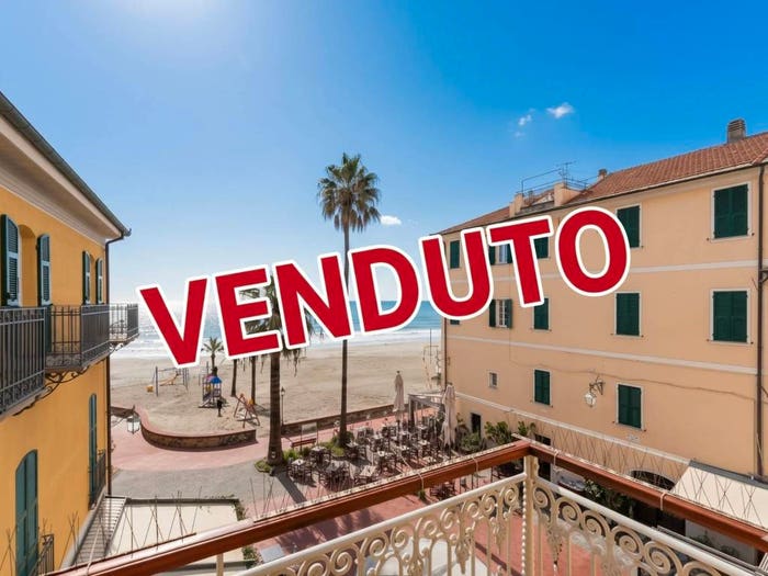 Appartamento trilocale in vendita in Via Dante Alighieri, Laigueglia