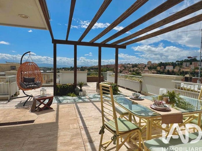 Appartamento con 5 locali in vendita in Via Goffredo Mameli, Centro, Macerata