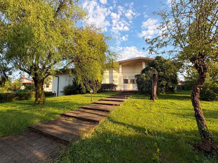Casa con 6 locali in vendita in Via Giovanni Pascoli, Centro, Fara Gera d'Adda