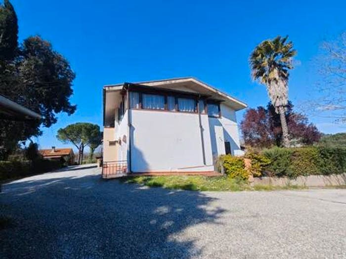Appartamento con 6 locali in vendita in La Sterza No Number, La Sterza, Lajatico
