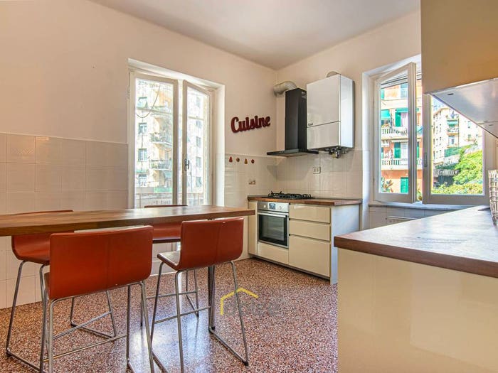 Appartamento trilocale in vendita in Via Camillo Vianson, Pegli, Genova