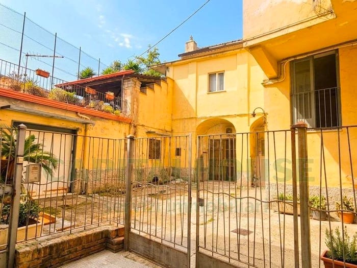 Appartamento con 6 locali in vendita in Via San Giovanni, Centro Storico Corso Trieste, Caserta