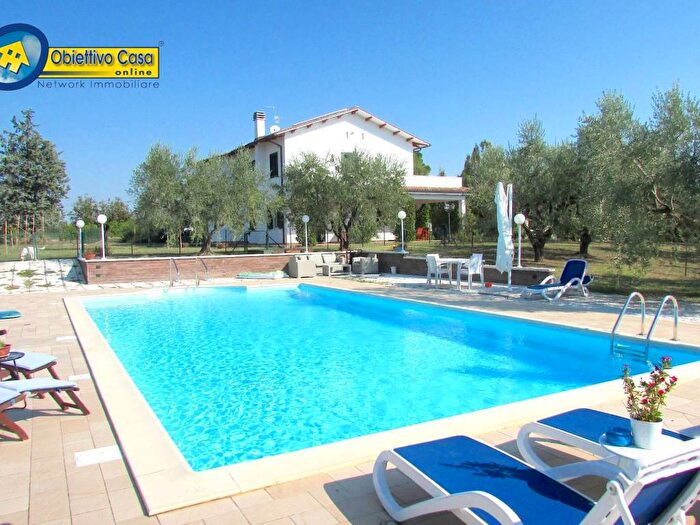 Casa con 6 locali in vendita in via costantini, Teramo
