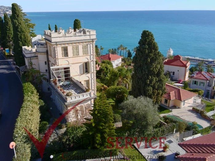 Appartamento con 5 locali in vendita in Via dei Colli, Centro Storico Sant'Ampelio, Bordighera