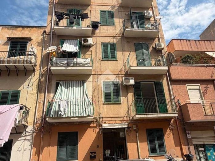 Appartamento trilocale in vendita in Via Ruggero Loria, Montepellegrino, Palermo