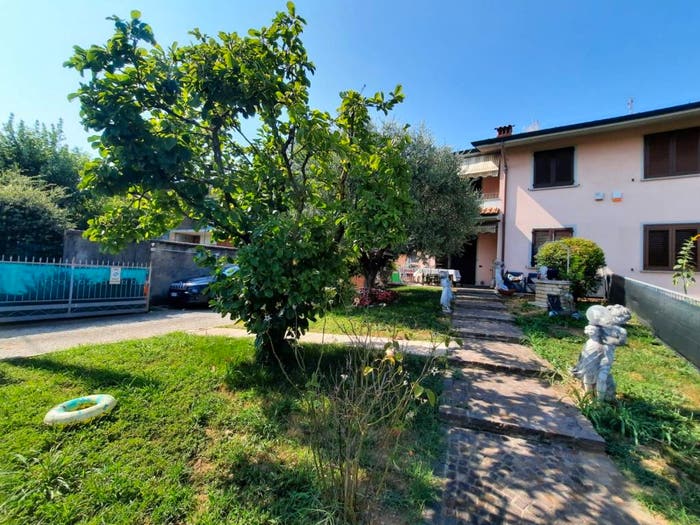 Casa quadrilocale in vendita in Via Mulino Vecchio, Lurano