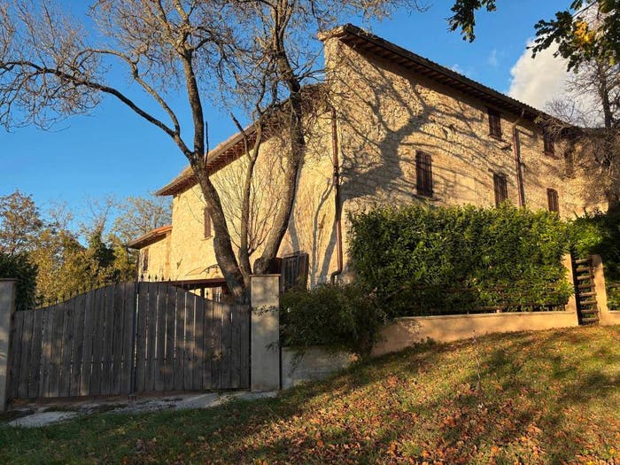 Casa con 6 locali in vendita in Località Costa, Costa, Nocera Umbra