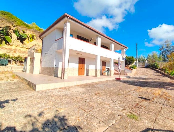 Casa con 6 locali in vendita in Via Aldo Moro, Magomadas