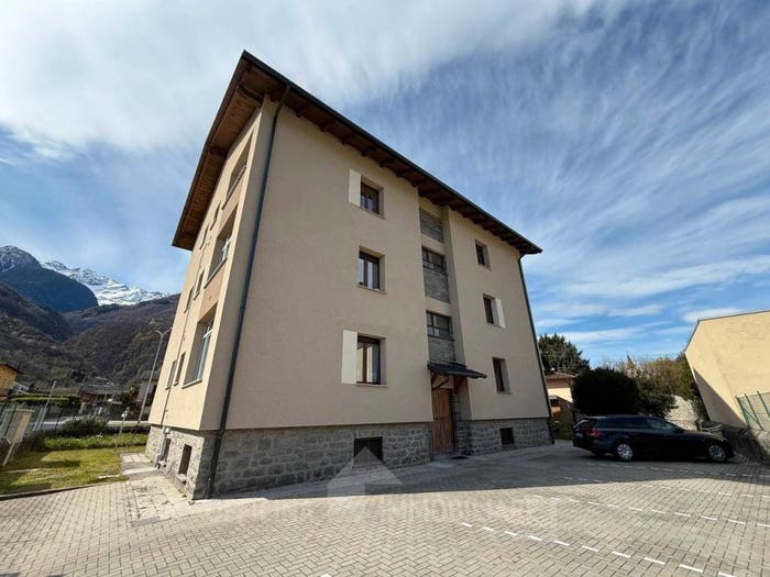 Appartamento quadrilocale in vendita in Via Corti Giovanni, Centro, Delebio