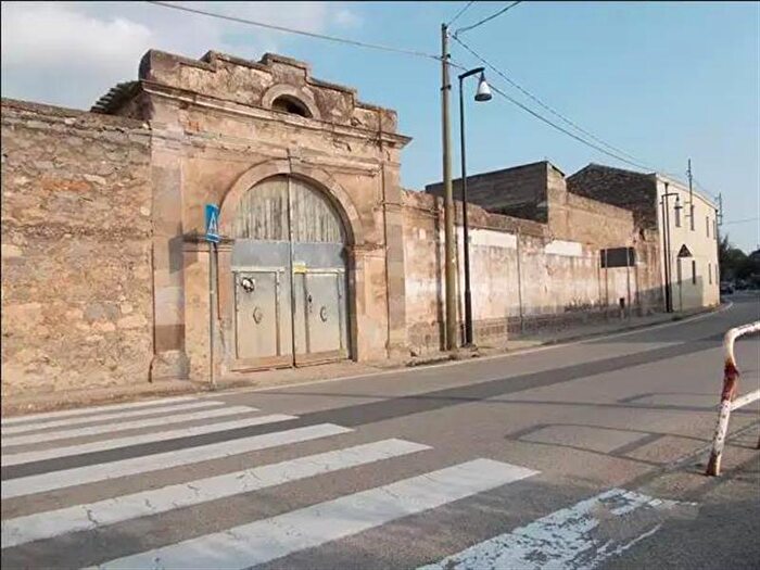 Casa con 12 locali in vendita in Via Nazionale, Serrenti