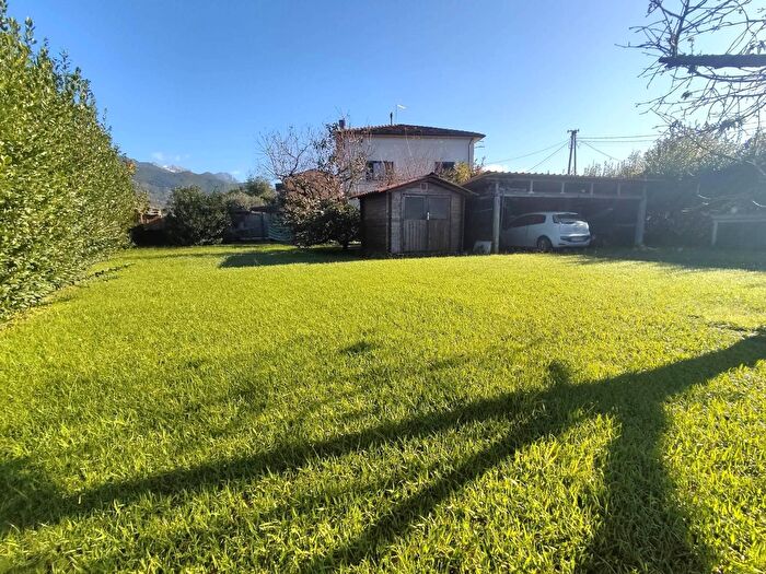Appartamento trilocale in vendita in Via Fortunato Federigi, Seravezza