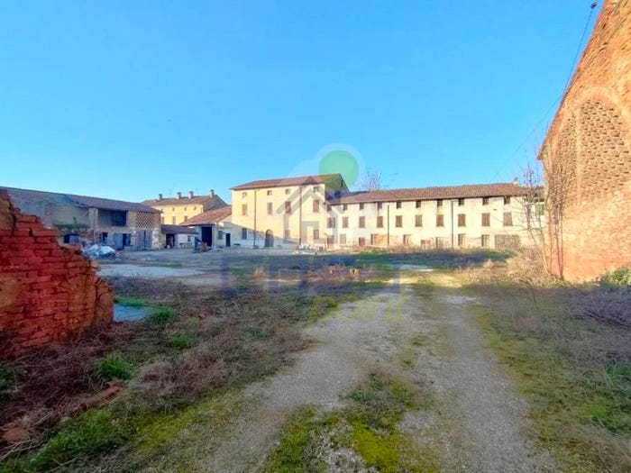 Casa con 6 locali in vendita in via Giuseppina, Centro, Solarolo Rainerio