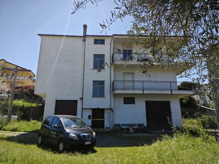 Appartamento con 5 locali in vendita in Via Umberto Boccioni, Taverna, Montalto Uffugo
