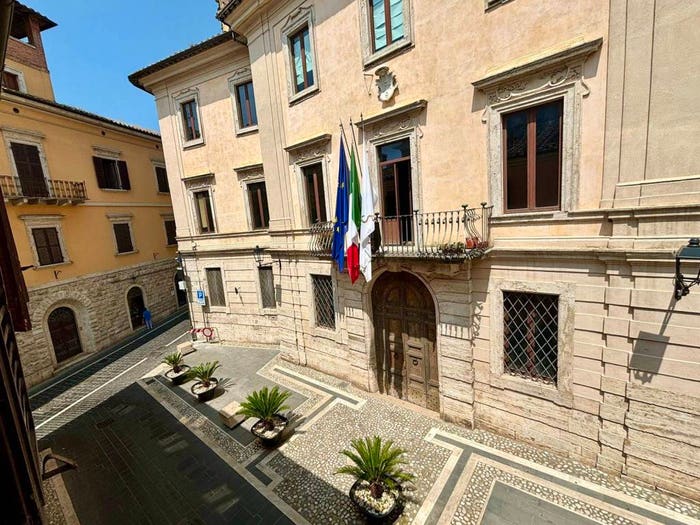 Appartamento trilocale in vendita in Piazza Plebiscito, Centro, Orte