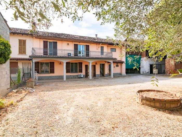 Casa con 6 locali in vendita in Via Giuseppe Garibaldi, Centro, Miradolo Terme