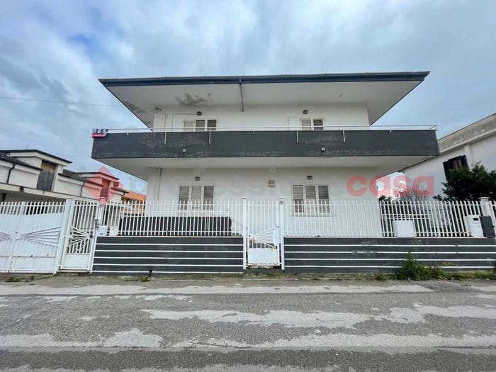 Appartamento quadrilocale in vendita in via palermo, Mondragone
