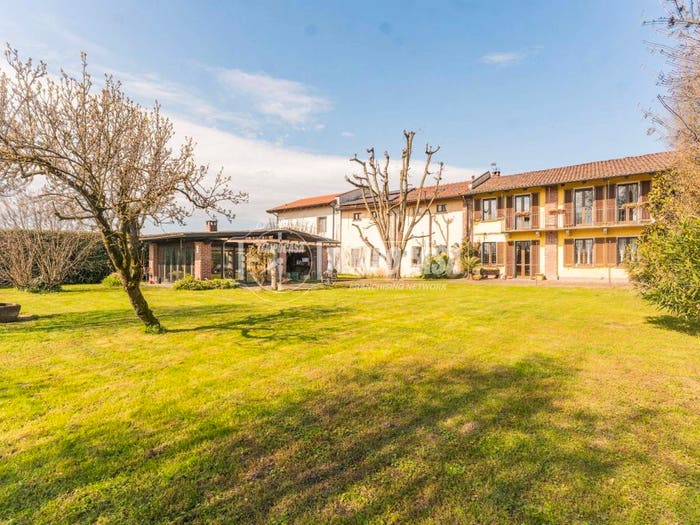 Casa quadrilocale in vendita in Via Verbano, Abbiategrasso