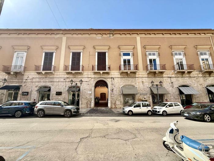 Appartamento trilocale in vendita in Corso Giuseppe Garibaldi, Centro Storico, Barletta