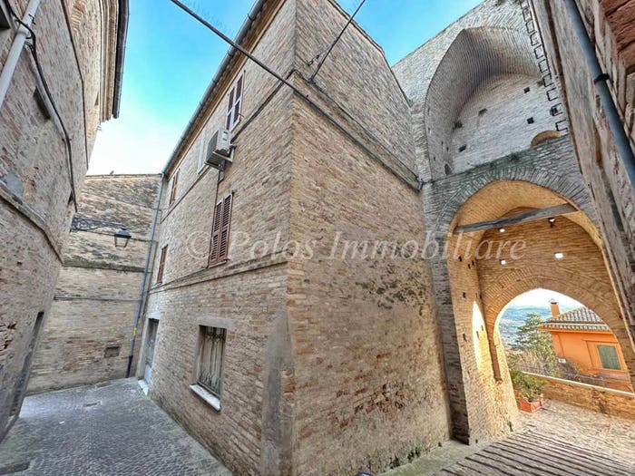 Casa con 6 locali in vendita in Piazza Cortile, Centro, Monte Urano