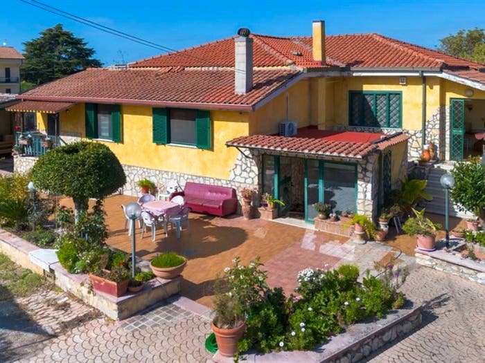 Casa con 6 locali in vendita in Via Tende, Palestrina