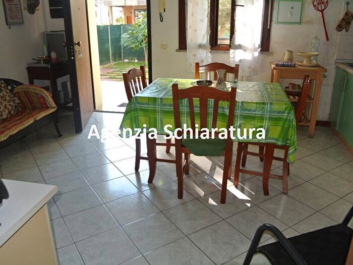 Casa con 6 locali in vendita in Osteria Nuova, Montelabbate