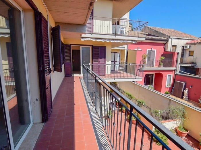 Appartamento trilocale in vendita in Via Umberto I, Fiumefreddo di Sicilia
