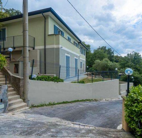 Casa quadrilocale in vendita in Via Privata Vigo, Cavia Regione Monti, Alassio